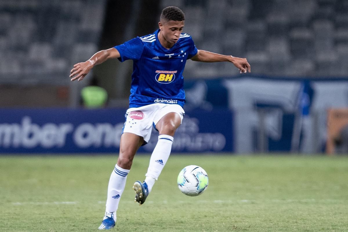 Rafael Santos (lateral-esquerdo) - com poucas chances no Cruzeiro, foi emprestado à Chapecoense e fez parte do elenco que subiu à Série A. Em 2021, acertou com a Inter de Limeira para a disputa do Campeonato Paulista.
