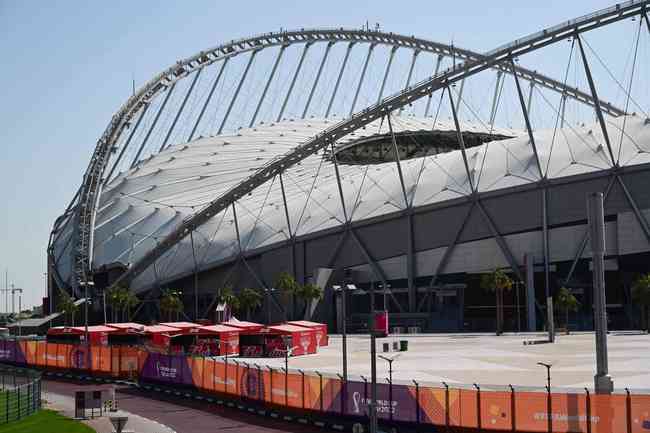 Quiosques da Budweiser chegaram a ser instalados no Khalifa International Stadium em Doha, capital do Catar 