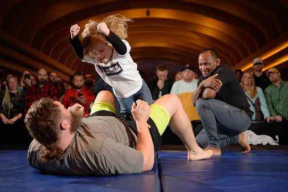 Treino aberto do UFC Fight Night 82 - Roy Nelson se diverte com o filho