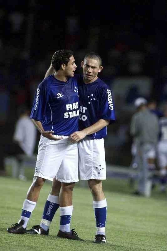 Em junho de 2003, o Cruzeiro deu o segundo passo para alcanar a indita Trplice Coroa. No dia 11 daquele ms, no Mineiro, o time dirigido por Vanderlei Luxemburgo conquistou a Copa do Brasil ao derrotar o Flamengo por 3 a 1. Os gols foram de Deivid, Aristizbal e Luiso. Alex no marcou, mas voltou a dar show em campo, assim como j havia feito no empate por 1 a 1 no duelo de ida, no Maracan, quando fez gol de letra. Aquele foi o quarto ttulo celeste no torneio de mata-matas e deu ainda mais confiana ao elenco para tambm faturar o Brasileiro no segundo semestre de 2003.