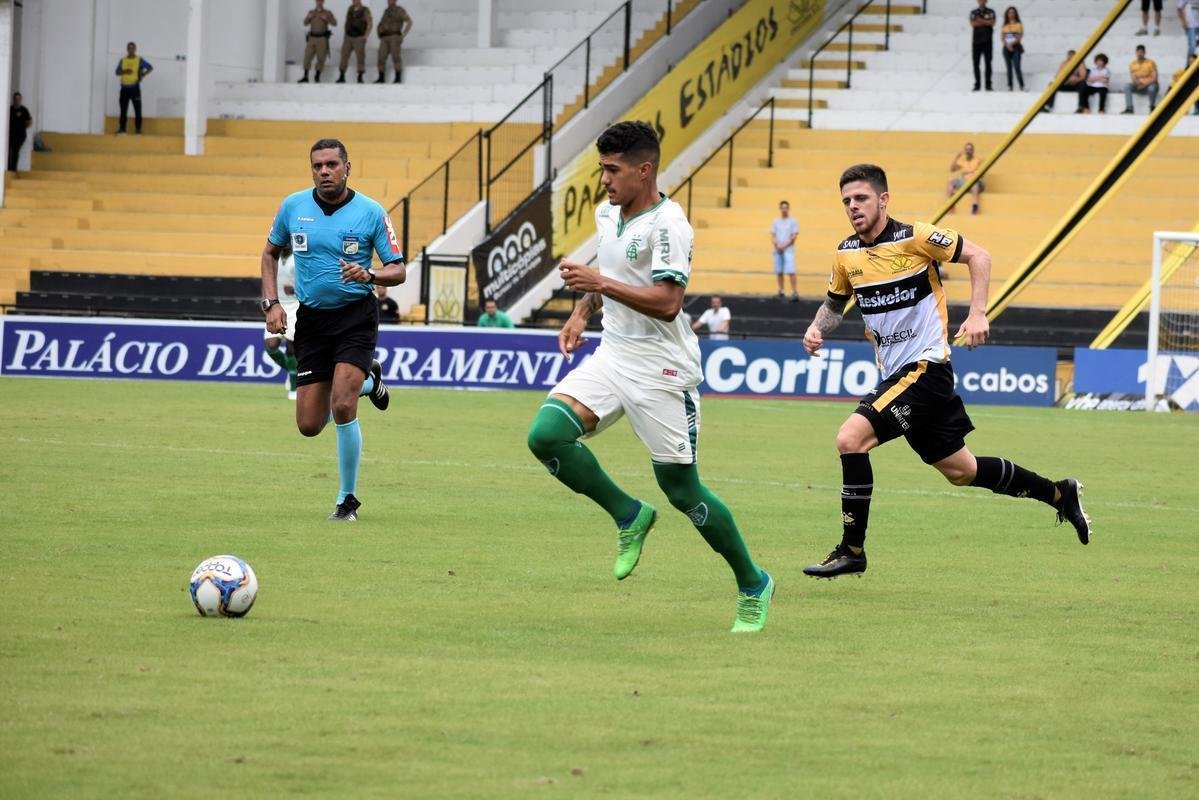 Cricima e Amrica se enfrentaram no Heriberto Hlse, pela terceira rodada da Srie B