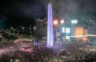 Festa da torcida do River toma ruas de Buenos Aires