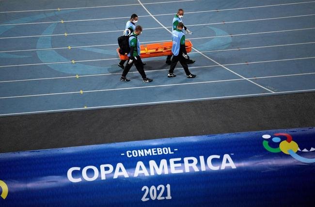 Brasil e Colmbia se enfrentaram no Estdio Nilton Santos, pelo Grupo B da Copa Amrica 