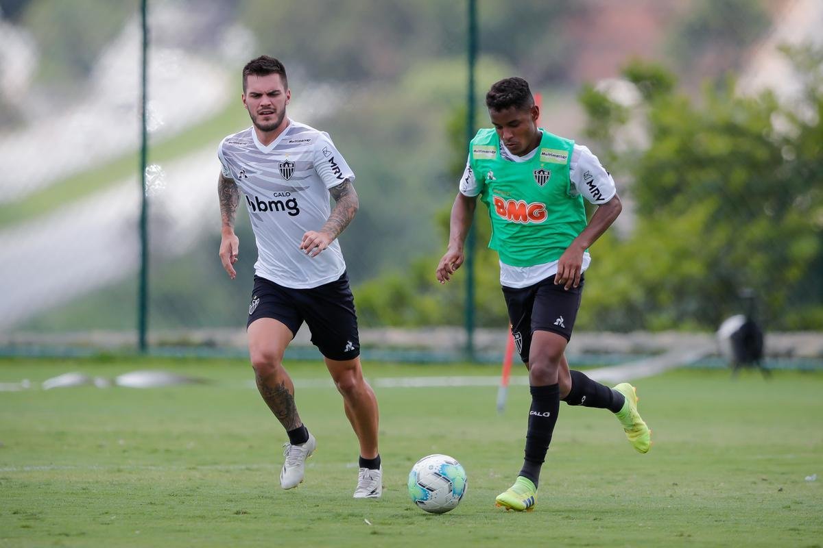 Aps polmica balada, Dylan e Marrony participam normalmente do treino na Cidade do Galo