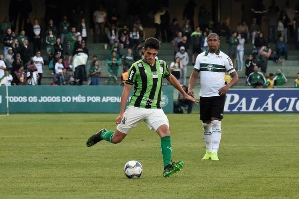 Fotos do duelo entre Coritiba e América, no Couto Pereira, em Curitiba, pela 25ª rodada da Série B do Campeonato Brasileiro