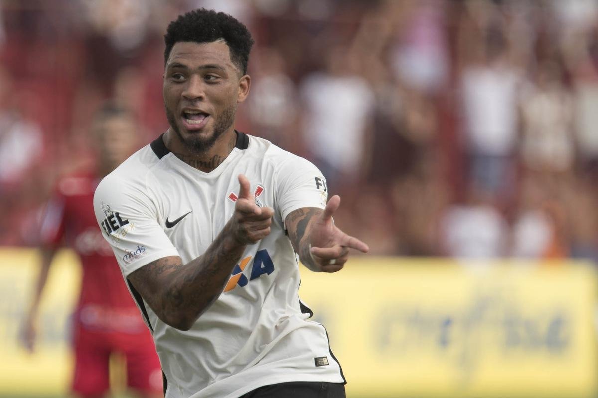 Muito criticado pela torcida do Corinthians, o turco Kazim pode se transferir para qualquer clube da Srie A. Pouco utilizado por Carille e por Osmar Loss, o estrangeiro, de 31 anos, disputou apenas uma partida.