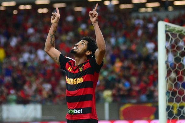 No empate contra o Coritiba, na Arena Pernambuco, Hernane marcou o gol que selou o resultado