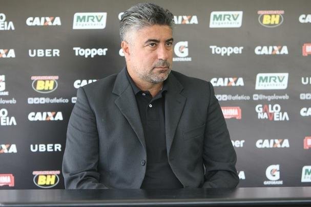 Imagens da apresentao de Rger Guedes no Atltico