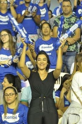 Veja fotos das torcidas na deciso da Superliga Feminina no Mineirinho