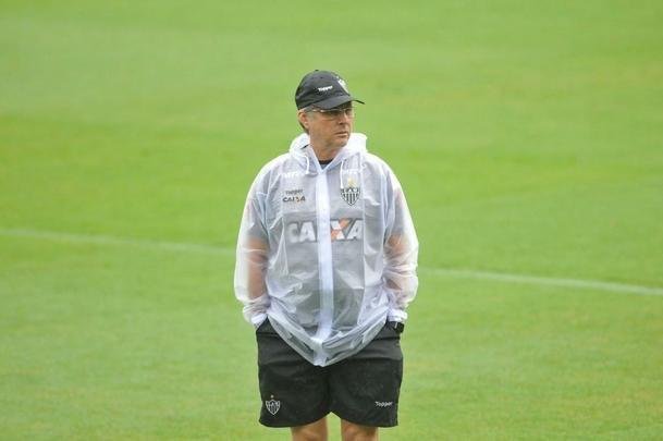 O elenco do Atltico treinou nesta quinta-feira de olho no jogo contra o Corinthians, neste domingo