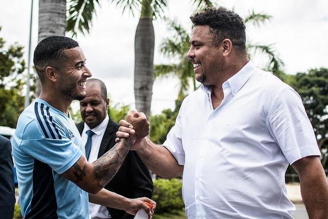 O lateral-direito William encontrou Ronaldo pela primeira vez.