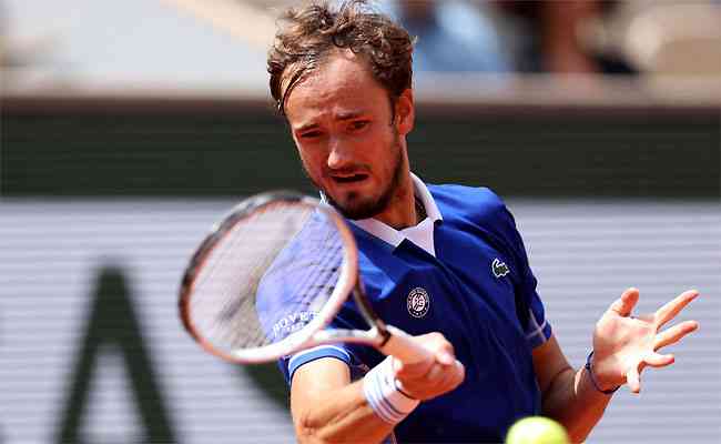 Daniil Medvedev confirmou favoritismo e avançou em Roland Garros