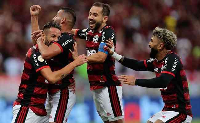Flamengo supera São Paulo no Maracanã por 3 a 1