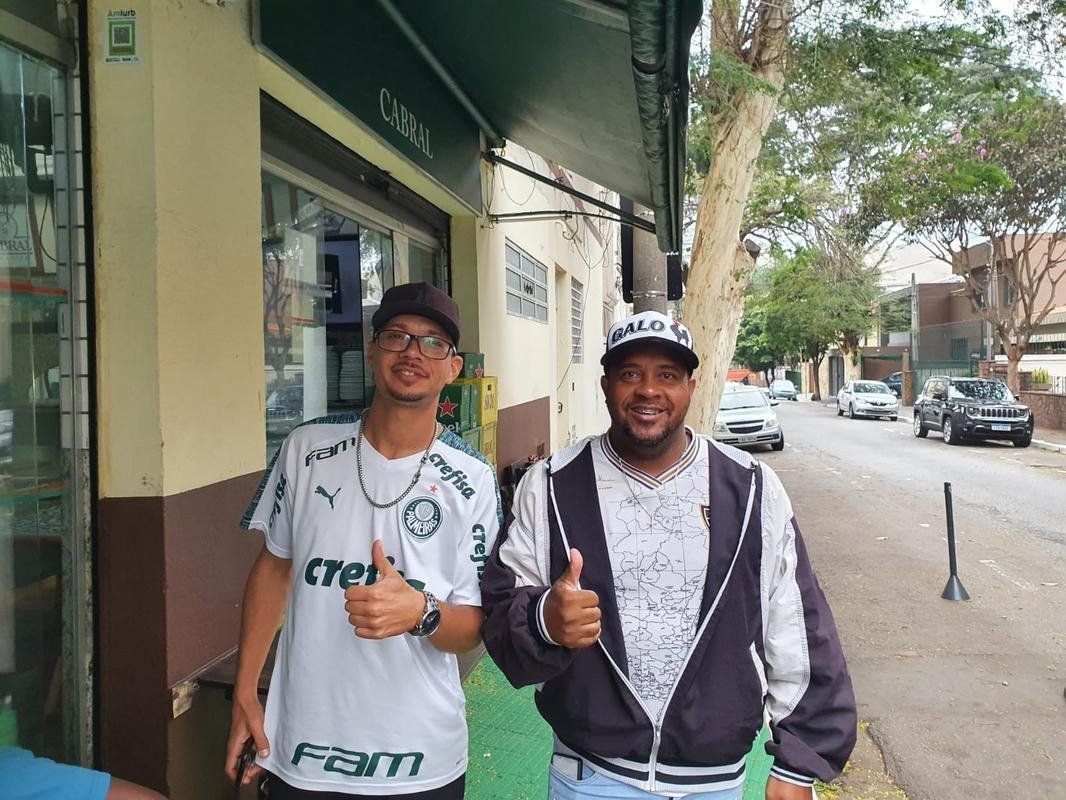 Mesmo com o Allianz Parque fechado para o pblico, o entorno do estdio do Palmeiras reuniu muitos torcedores que vo acompanhar a semifinal contra o Atltico em bares e restaurantes (Tlio Kaizer/EM/D. A Press)