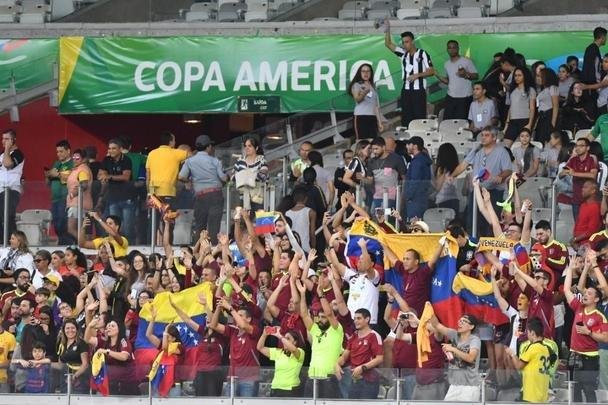 Imagens da partida entre Bolvia e Venezuela