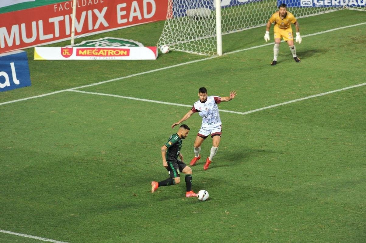 O Amrica recebeu o Patrocinense nesta quarta-feira (16), no Independncia, em Belo Horizonte, para confronto vlido pela 7 rodada do Campeonato Mineiro. A partida marcou a estreia do experiente goleiro Jailson com a camisa do Coelho.