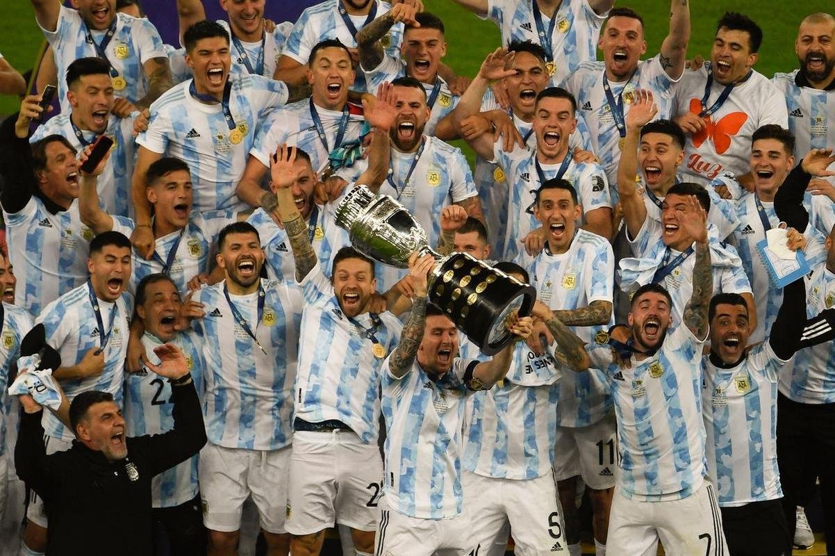 Argentina conquistou 15 ttiulo da Copa Amrica ao vencer o Brasil por 1 a 0, neste sbado, no Maracan. nico gol foi marcado por Di Mara, eleito o destaque da deciso. J o astro Lionel Messi ganhou o prmio de craque da competio.