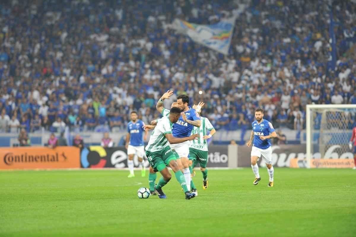 Imagens do jogo entre Cruzeiro e Palmeiras, pelas quartas de final da Copa do Brasil, no Mineiro