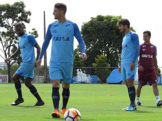 O Cruzeiro fez, nesta tera-feira, o ltimo treino em BH antes da viagem para Santiago, onde enfrenta a Universidad de Chile, pela Copa Libertadores