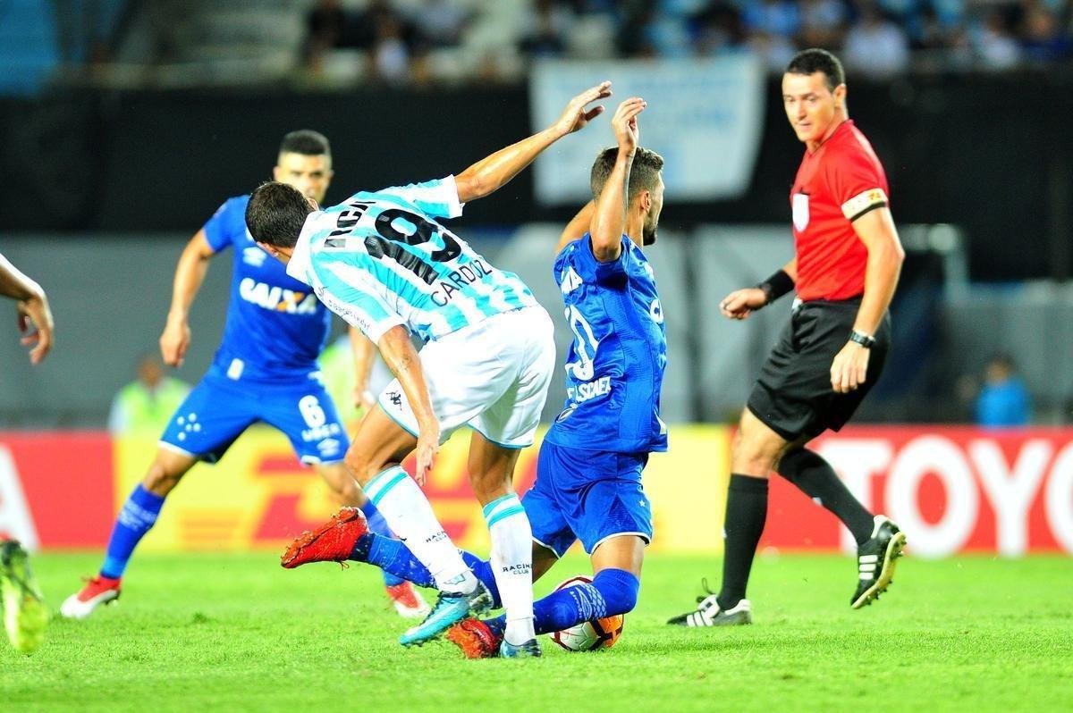 No segundo tempo, Lautaro Martnez marcou o terceiro dele no jogo, Robinho fez de falta para o Cruzeiro e Solari deu nmeros finais ao placar: Racing 4 x 2 Cruzeiro
