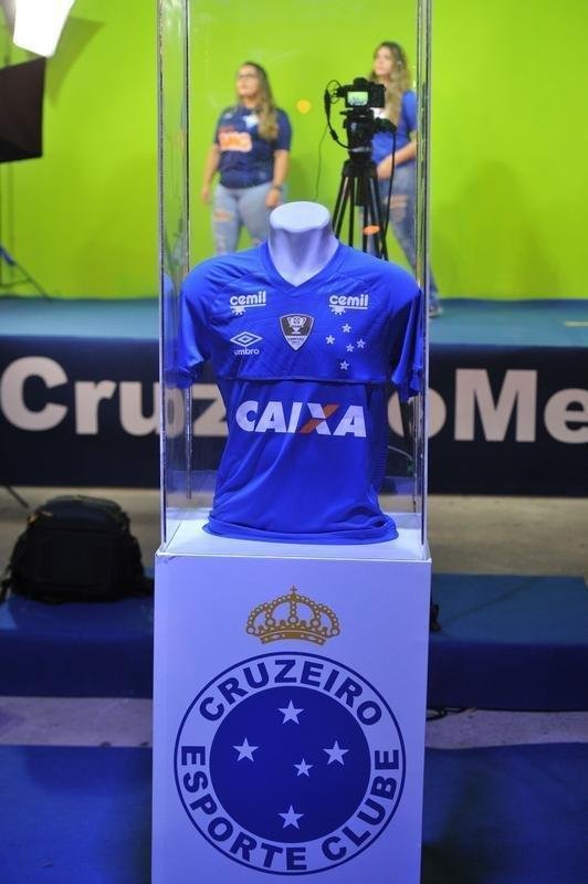 Com lanamento de uniforme e aes voltadas para o Dia Internacional da Mulher, Cruzeiro movimentou esplanada do Mineiro antes de jogo contra a URT (crdito: Juarez Rodrigues/EM D.A Press)