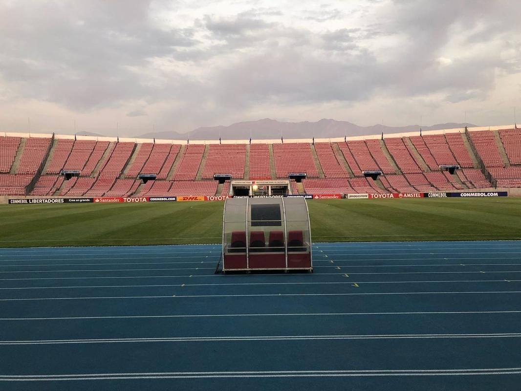 Na vspera de jogo contra a Universidad de Chile, pela Copa Libertadores, elenco do Cruzeiro fez reconhecimento de gramado do Estdio Nacional, em Santiago (Lauro Lopes/TV Alterosa)
