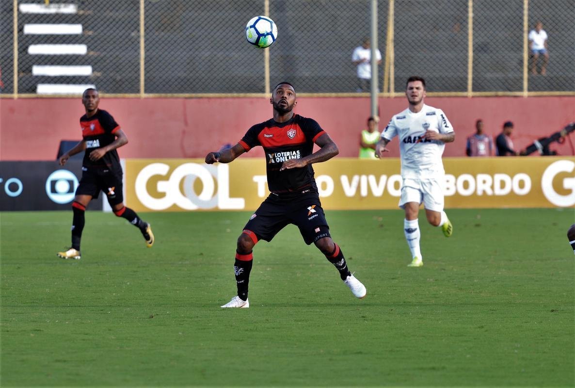 Vitória derrotou Atlético por 1 a 0, no Barradão, com gol de Léo Ceará