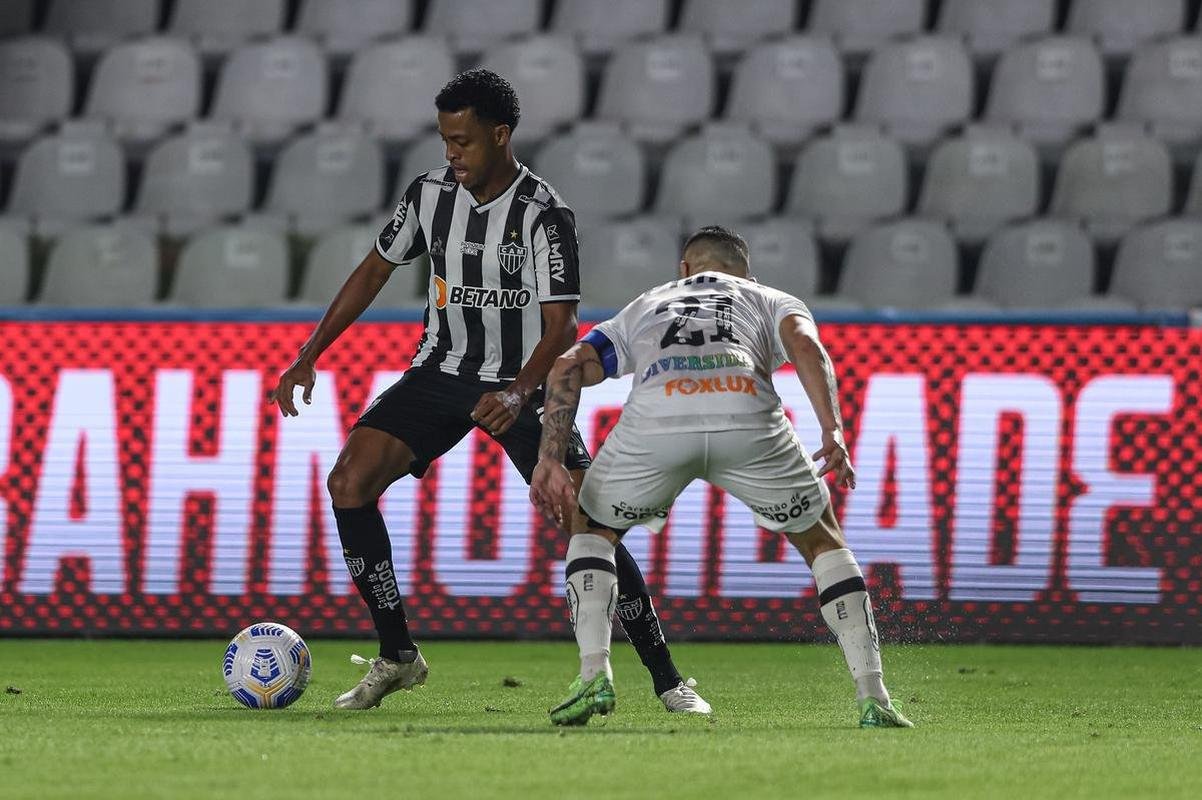 Fotos do jogo entre Santos e Atltico, na Vila Belmiro, em Santos, pela stima rodada do Campeonato Brasileiro de 2021