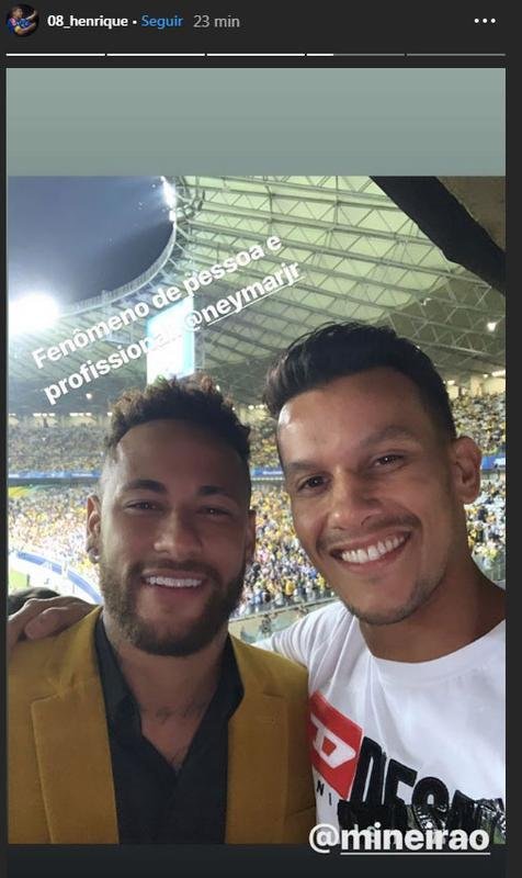 Henrique, volante do Cruzeiro, ao lado de Neymar