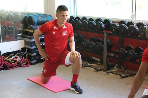 Guillermo Paiva foi mais uma aposta paraguaia no Nutico. O jogador chega do ex-Zamora-VEN, mas pertence ao Olmpia-PAR. 