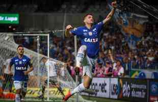 Thiago Neves colocou o Cruzeiro em vantagem no primeiro tempo e balanou o Mineiro