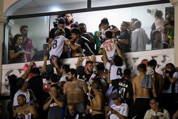 Cruzeiro goleou Vasco por 4 a 0 e causou a ira da torcida cruz-maltina em So Janurio