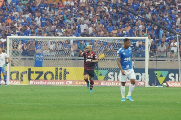 Cruzeiro e Flamengo se enfrentaram pela 20 rodada do Campeonato Brasileiro