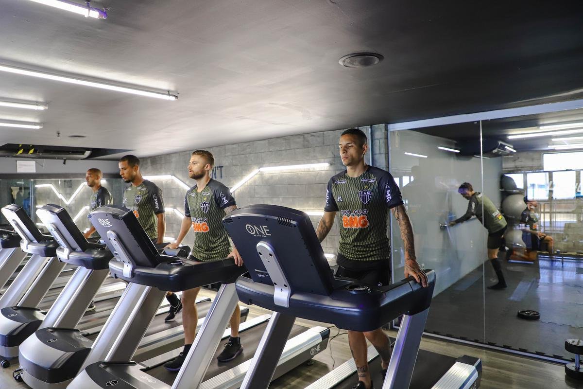Jogadores do Atltico treinaram na Praia do Mucuripe, em Fortaleza