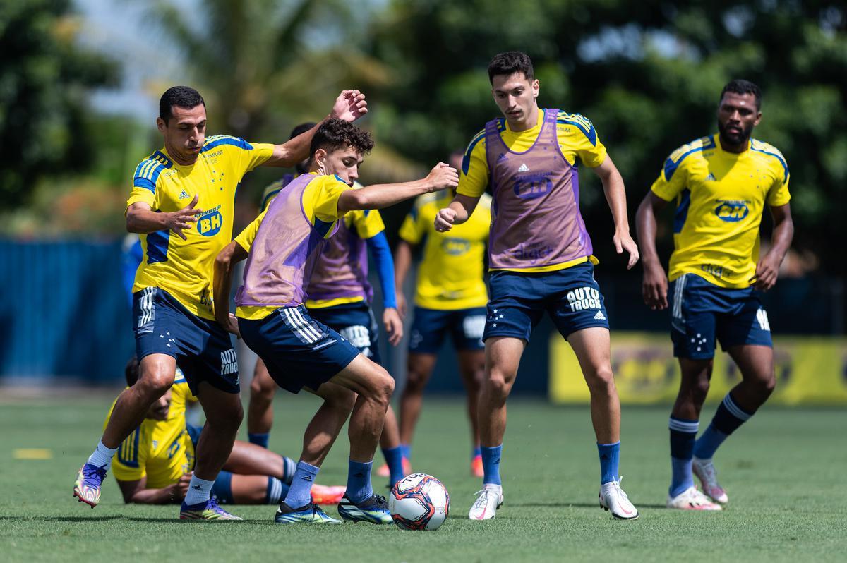 Imagens do último treino do Cruzeiro antes do jogo contra o Coimbra, pelo Campeonato Mineiro