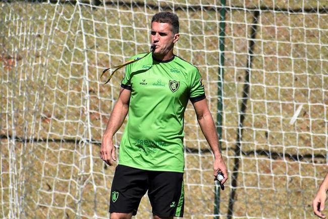 Amrica se reapresentou nesta tera-feira e deu incio  preparao para duelo com o Atltico-GO, pela 14 rodada da Srie A.