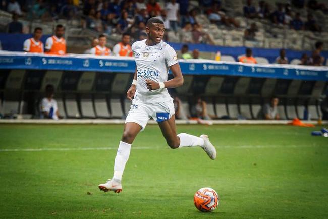 Colombian Orejuela played for Cruzeiro in 2019. Currently, he plays right back in Sao Paulo.