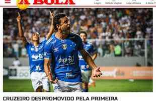 O jornal portugus A Bola tambm repercutiu a queda celeste. Em seu portal, as conquistas da Copa do Brasil e Libertadores pelo Cruzeiro foram destacadas. 