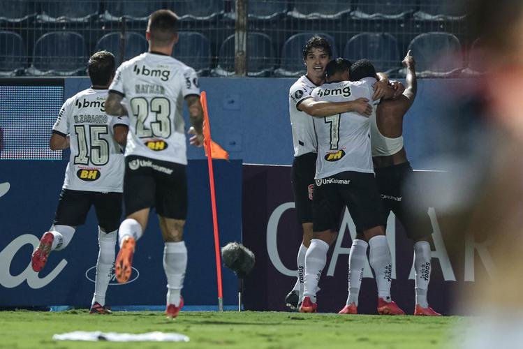 Atltico venceu o Cerro Porteo, em Assuno, com um gol de Keno, nos acrscimos do segundo tempo