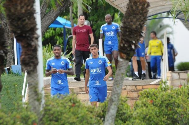 Fotos da apresentao de Adilson Batista como novo tcnico do Cruzeiro. Tcnico teve reunio com jogadores na Toca da Raposa II, falou com a imprensa e depois comandou seu primeiro treino