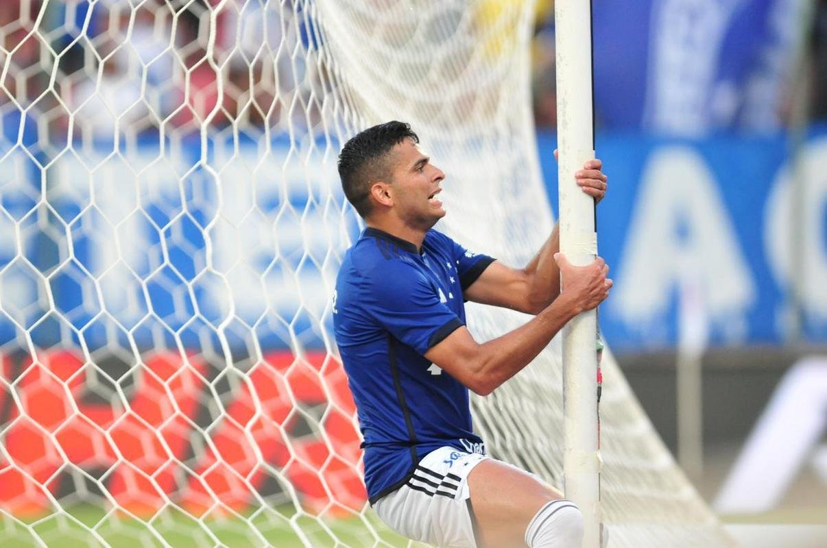 Cruzeiro e Amrica se enfrentaram na Arena do Jacar, em Sete Lagoas, pelo jogo de ida da semifinal do Campeonato Mineiro