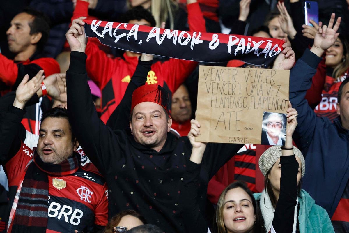 Torcedores de Flamengo e Al Hilal no Estdio Ibn-Batouta, em Tnger, no Marrocos