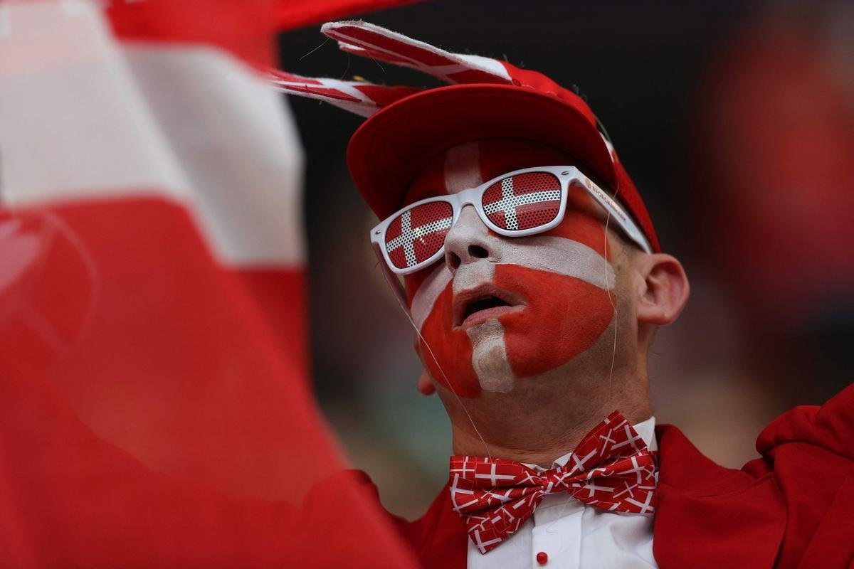Imagens dos torcedores no jogo entre Dinamarca e Tunsia, pelo Grupo D da Copa do Mundo.