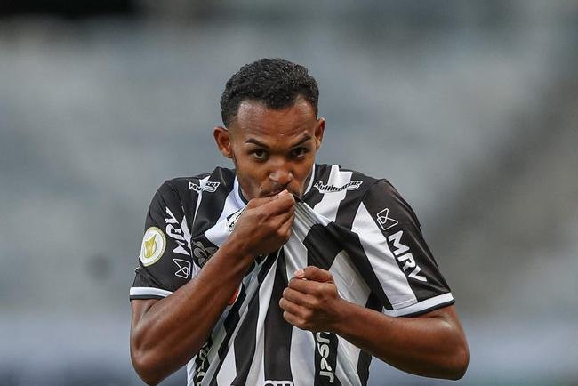 Neto (meio-campista)