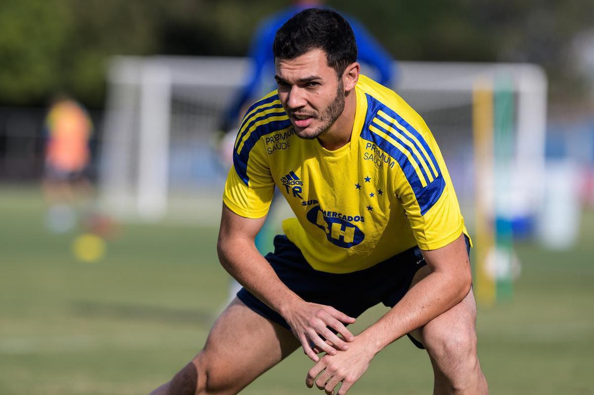 Jean Victor, lateral-esquerdo