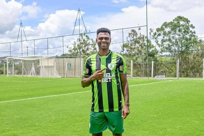 Zagueiro Wanderson  apresentado como reforo do Amrica