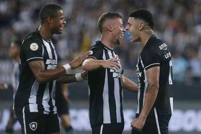 Jnior Santos e Luis Henrique marcaram os gols do Botafogo no Nilton Santos