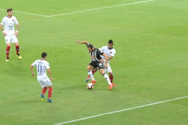 Fotos do duelo entre Atltico e Cerro Porteo, no Mineiro, pelo Grupo E da Copa Libertadores