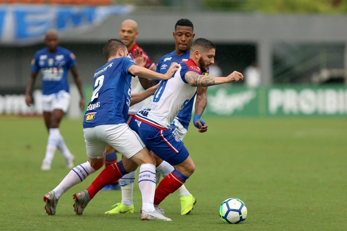 Cruzeiro e Bahia fizeram duelo de encerramento da temporada no estdio de Pituau e empataram sem gols