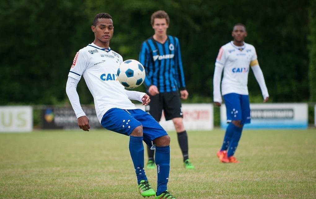 Vander, volante, um jogo disputado em 2017